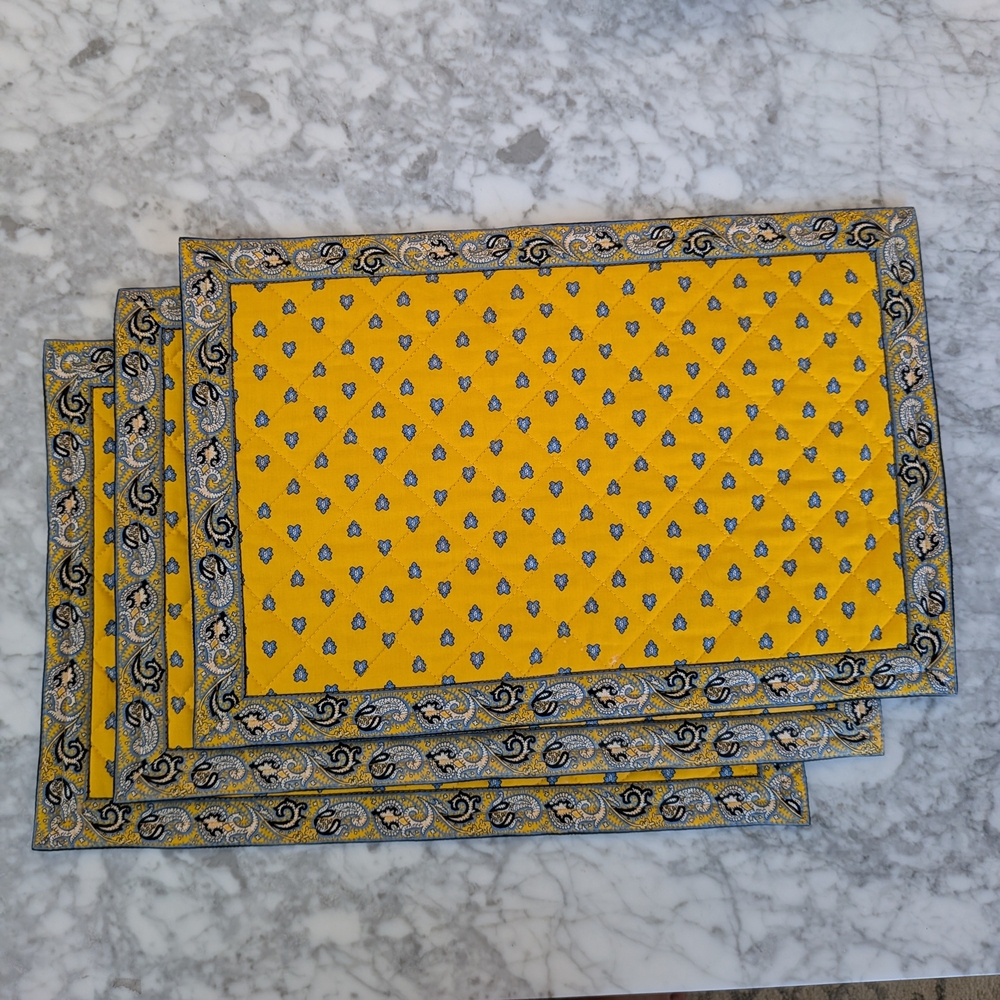 French Quilted table placemats Valdrôme Linens Textiles Provença Paisley (3)